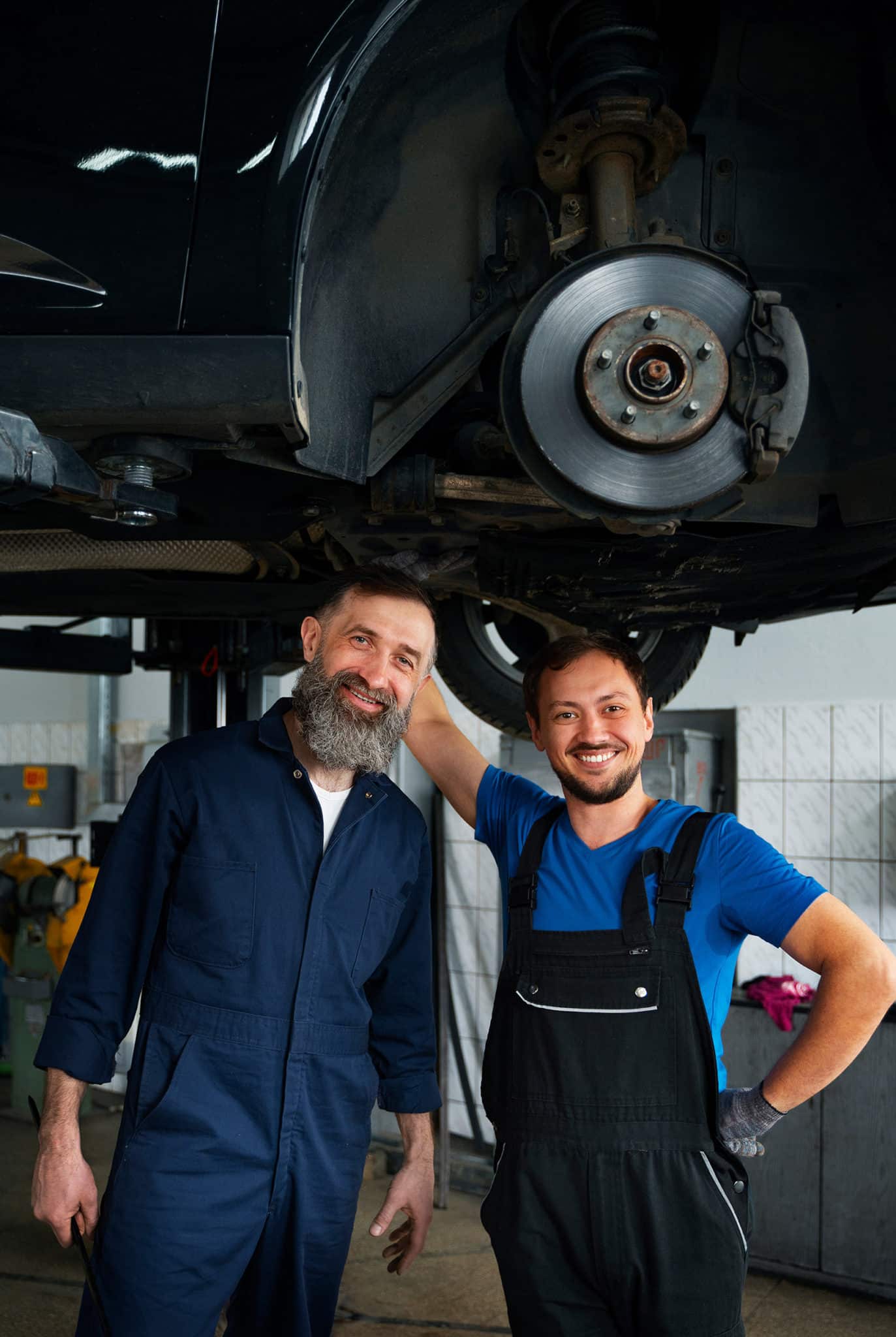 male mechanics posing together repair shop scaled - Groupe Alsoweb